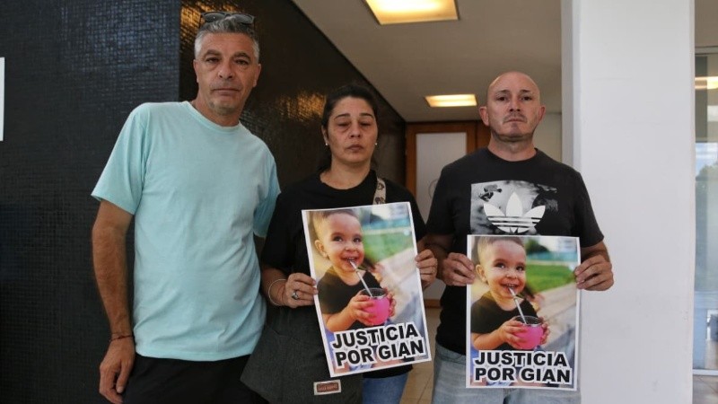 &nbsp;La familia del pequeño Gian pidió justicia antes del inico de la audiencia (Alan Monzón/Rosario3)