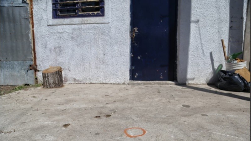 El frente de la vivienda baleada.