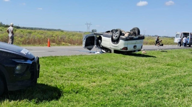 &nbsp;Así quedó la Fiat Toro que chocó con el colectivo de Laguna Paiva. 