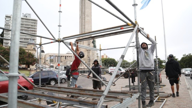 Comenzó el armado del escenario de Fito Páez.