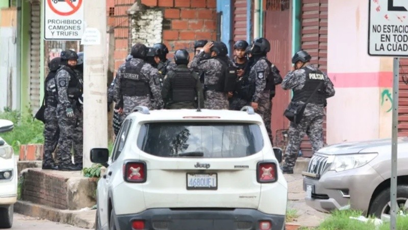&nbsp;Imágenes de la fuerza de seguridad que realizó los procedimientos (Foto: EFE)