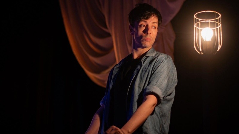 El actor Roberto Peloni protagoniza la obra 