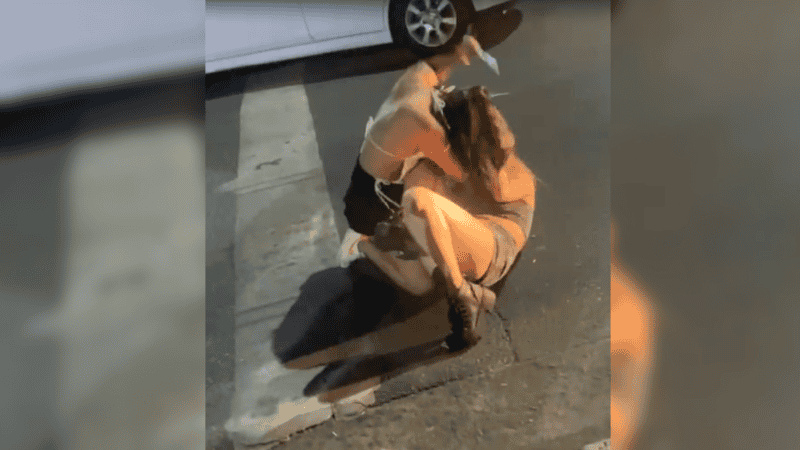 Los médicos atendieron a la víctima por cortes en el cuero cabelludo y en un pómulo.