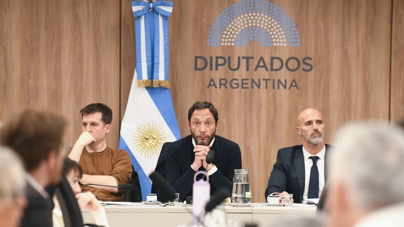Diputados de la oposición acusaron a Milei de formar parte de una operación 