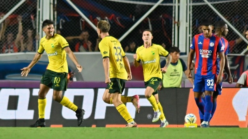 Un encuentro sin equivalencias en el Bajo Flores. (FotoBaires)