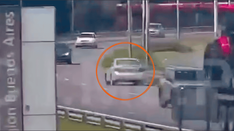 Si bien el vehículo que circulaba a contramano no impactó directamente contra otros rodados, pero provocó un siniestro vial.