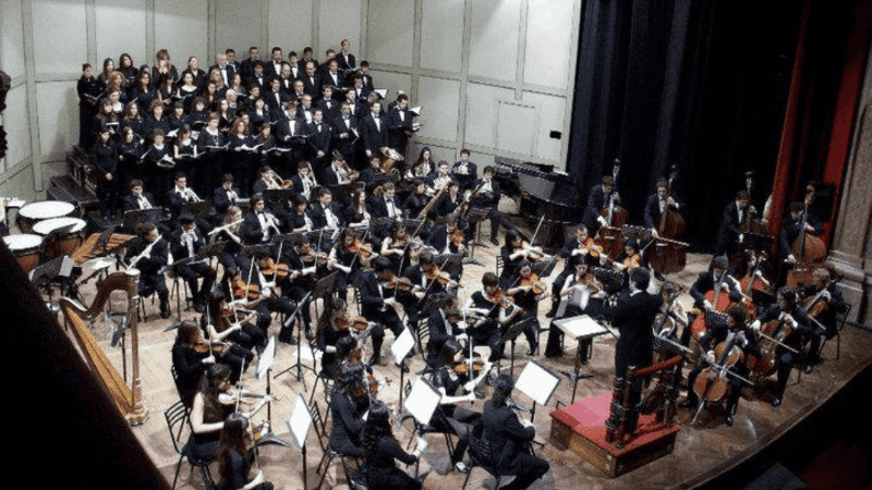 La edad mínima de inscripción es de 15 años.