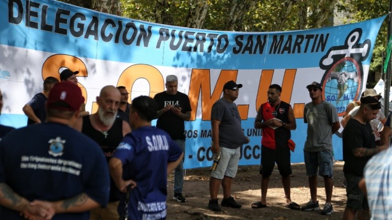 Los gremios instalaron una carpa de reclamo en plaza San Martín