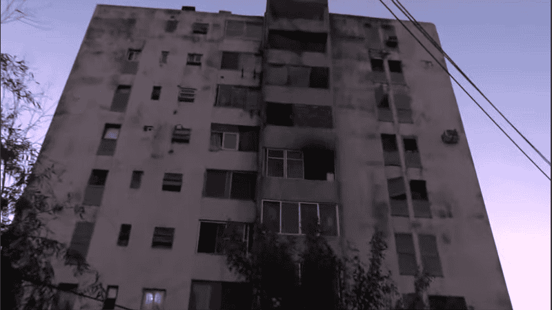El departamento quedó completamente inhabitable y los vecinos que se encontraban en el edificio debieron evacuar.