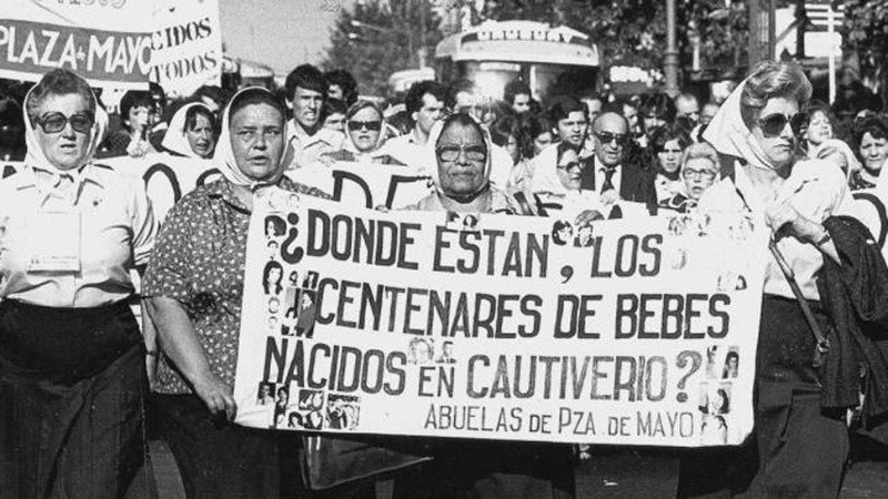 &nbsp;Las Madres y Abuelas de Plaza de Mayo, símbolos de la resistencia en medio del terror.
