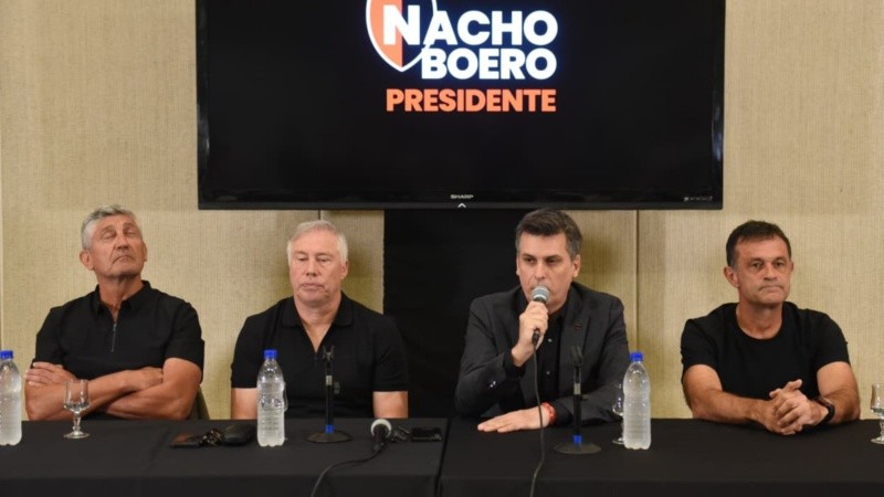 Tognarelli (coordinador de inferiores), Sensini (ex director deportibvo), Boero (presidente) y Bacci (saliente secretario técnico).