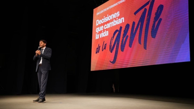 El gobernador en la reunión realizada