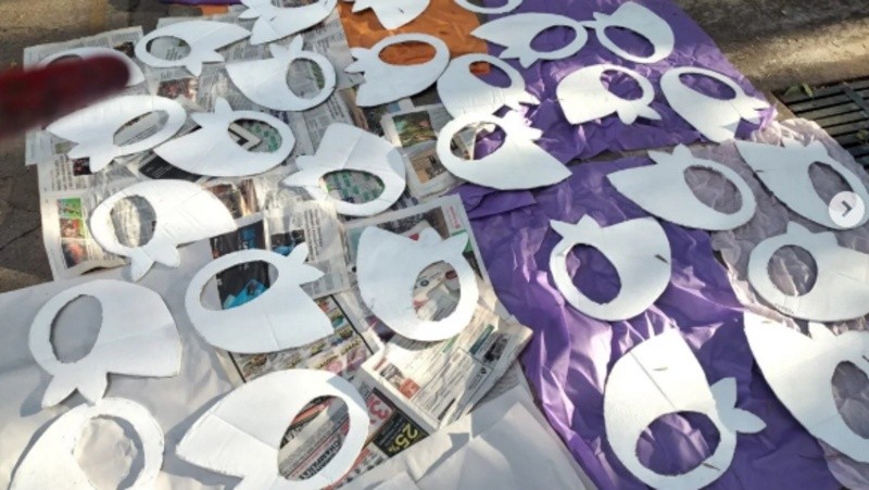 &nbsp;Pañuelos blancos, símbolos de Madres y Abuelas de Plaza de Mayo (Ig cegurruchaga).