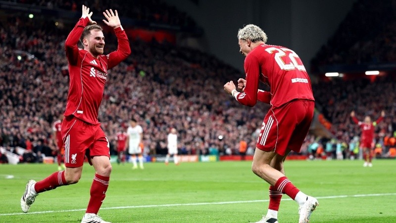 Alexis aportó una asistencia clave para abrir el partido. (EFE)