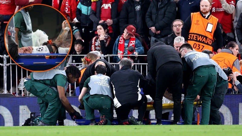 Noa Lang, del Galatasaray, es retirado en camilla. Foto EFE