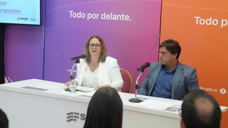 La ministra de Salud de Santa Fe, Silvia Ciancio, y el secretario de Administración, Guillermo Álvarez.
