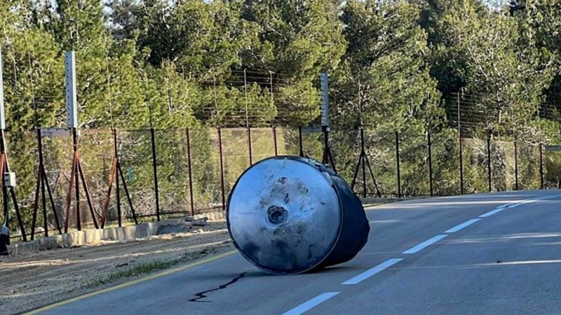 Restos de un misil caídos este martes en el distrito de Jerusalén