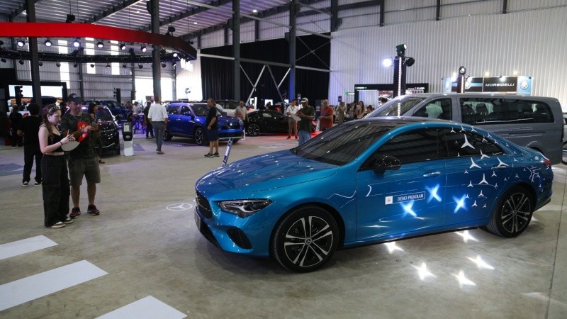 Automóviles deslumbrantes en la muestra de Funes este fin de semana (Alan Monzón/Rosario3)&nbsp;