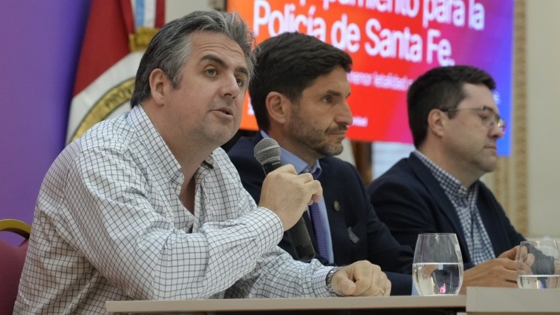 El ministro Cococcioni con el gobernador Pullaro.