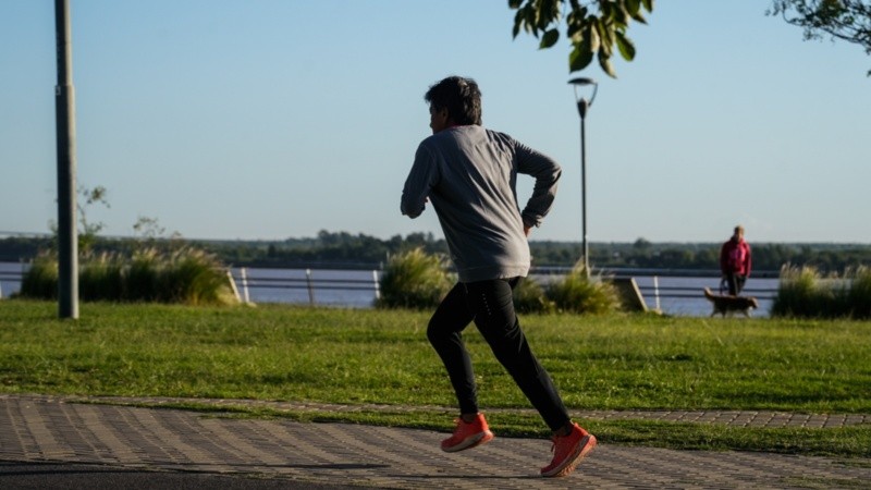 El domingo comenzó fresco y soleado pero podría terminar con lluvias.