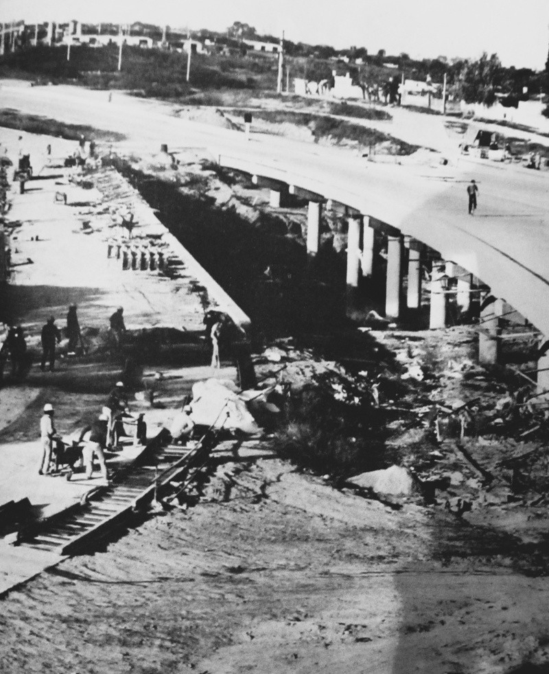 Puente sobre el Brazo Sur del Arroyo Saladillo, Acceso Sur- Puerto Rosario. (Fuente Revista Vivienda Nº 230. 1981)La Revista Vivienda esta en la hemeroteca de la Biblioteca Argentina.&nbsp;