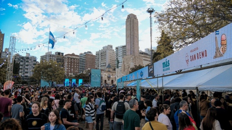 Las heladerías participaron en Rosario con promociones y sorteos.