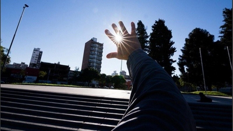 Sol y aire fresquito para este miércoles en Rosario.