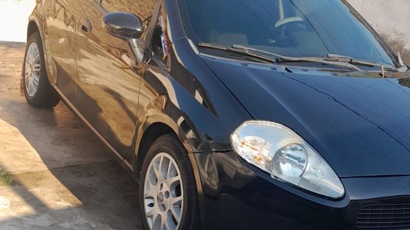 El Fiat Punto negro robado y recuperado.