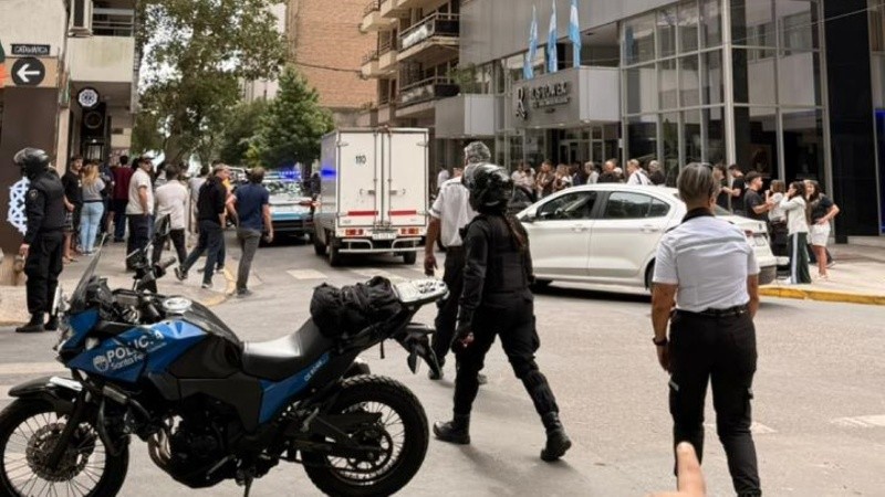 Tremendo revuelo se armó en Mitre y Catamarca este mediodía