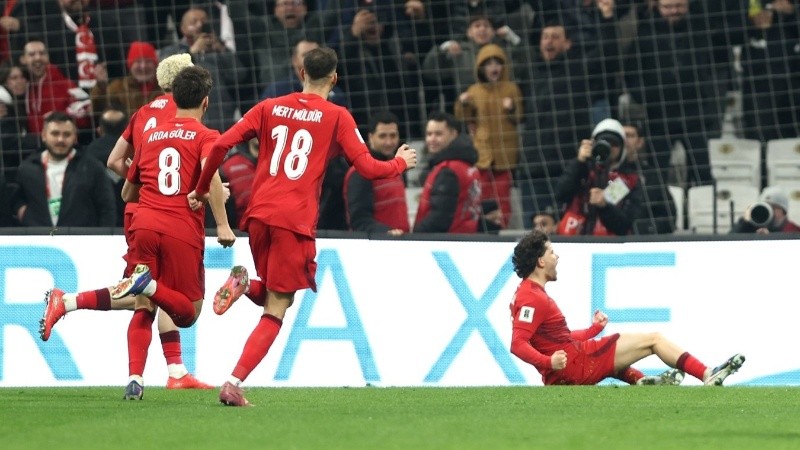 Los turcos celebraron en Estambul. (EFE)