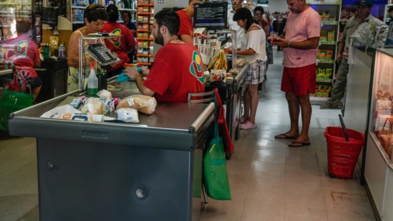 Empleados de comercio tendrán nueva suba salarial.