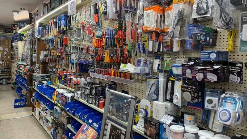 Las importaciones y la caída de las ventas profundizan la crisis de las ferreterías.