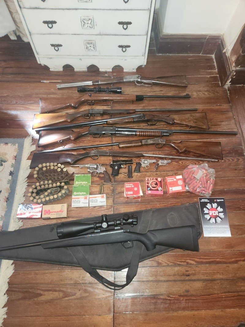 Parte de lo secuestrado durante los allanamientos.