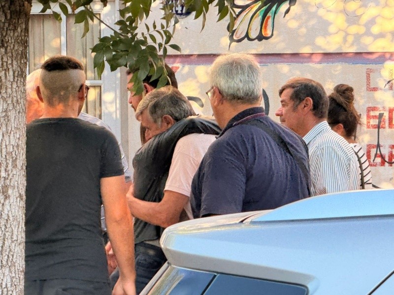 &nbsp;Tras el tiroteo en la Escuela N° 40, la comunidad despide a Ian en un clima de dolor. (Foto: Rosario3)