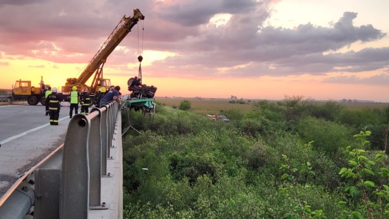 En el atardecer sacaron el camión del agua.