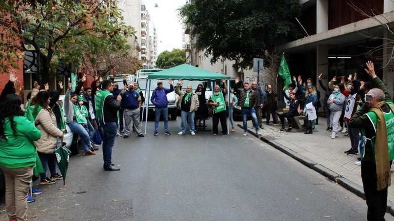 La protesta se está llevando a cabo en Sarmiento al 400.