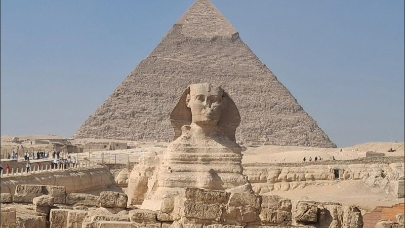 Biondi forma parte del equipo que afirmó haber descubierto enormes pozos debajo de la Gran Esfinge.