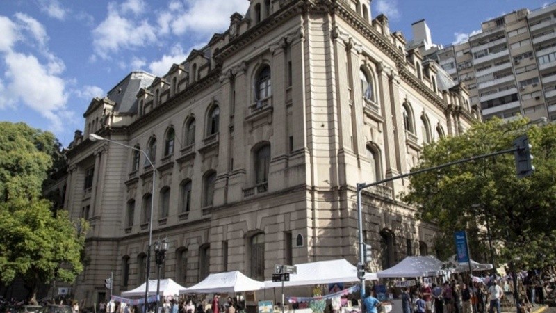 El Mercado de las Artes se desarrolla en la ex Aduana.