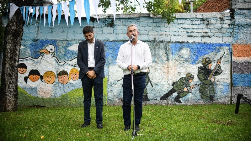 El intendente encabezó la ceremonia local junto al gobernador Pullaro. (Municipalidad/Jonatan Bustos)