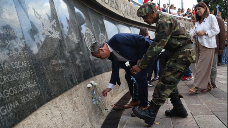 Autoridades participaron del acto en homenaje a excombatientes de Malvinas.