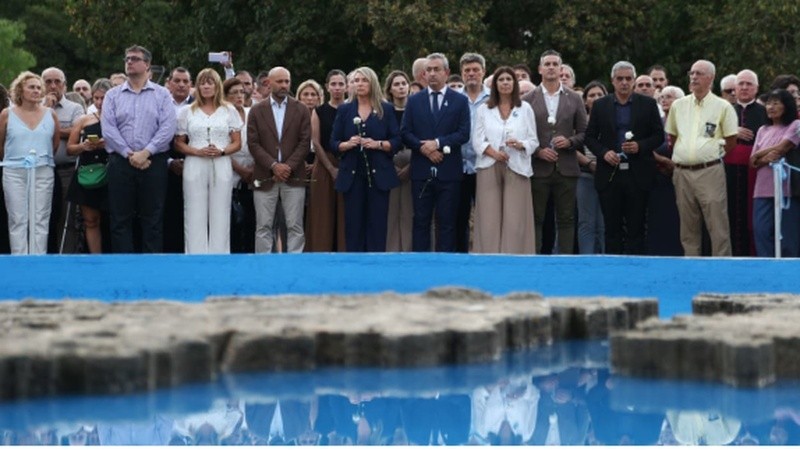 El intendente Pablo Javkin encabezó el acto en homenaje a excombatientes de Malvinas.