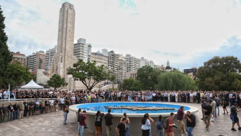 Acto en el cenotafio a excombatientes de Malvinas, en Rosario.