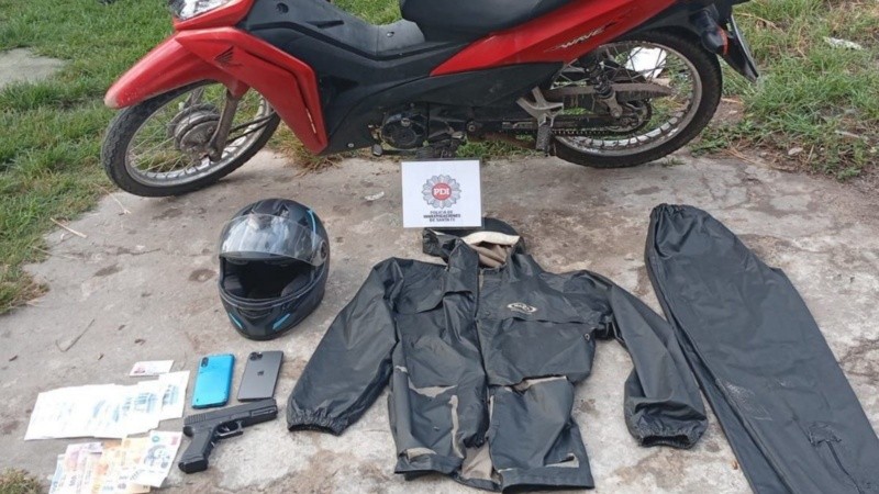 Se endulzó y perdió: cayó por robar tres heladerías con una réplica y la misma moto.