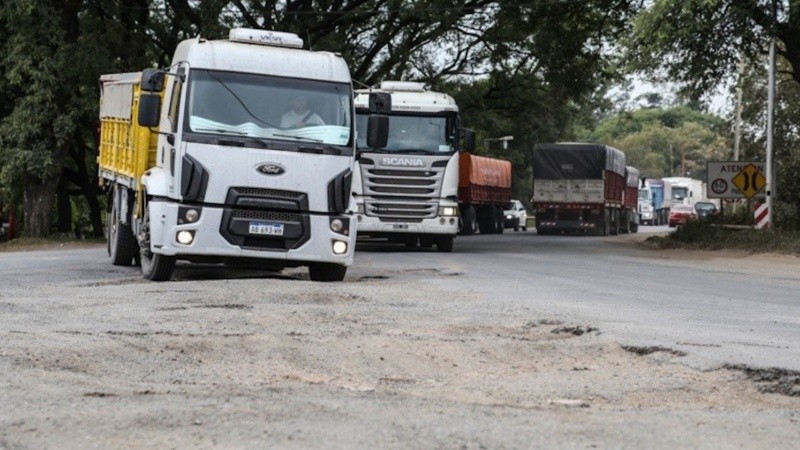 Los accesos a los puertos, atestados de camiones, necesitan mejoras urgentes y también un plan sustentable.