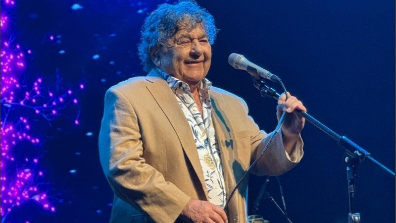 Después de muchos años como voz histórica de Los Palmeras, inició su camino solista.