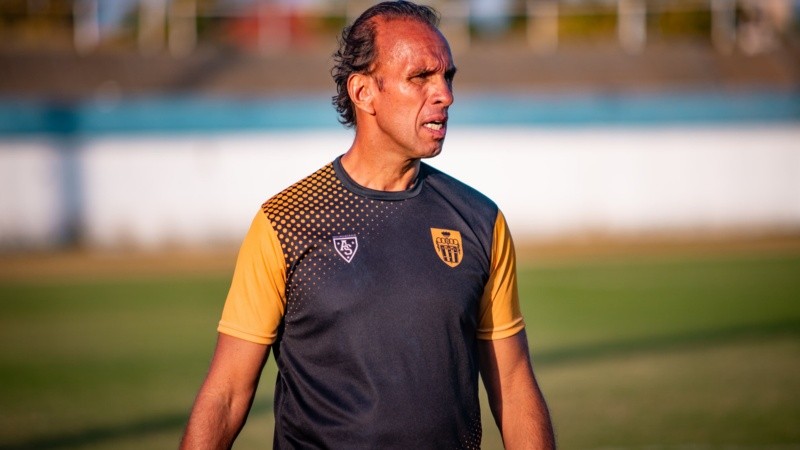 Navarro Montoya dirigió a Santamarina de Tandil hasta abril de 2025.