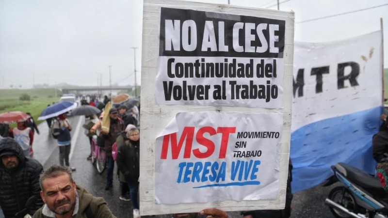 Los manifestantes cortaron ambas manos de la autopista.