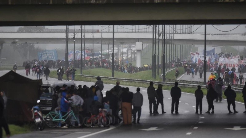 El corte permanecerá activo al menos hasta el mediodía.