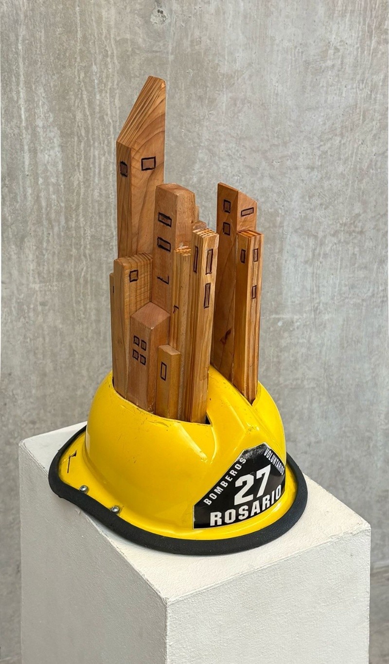 Uno de los cascos intervenido.&nbsp;