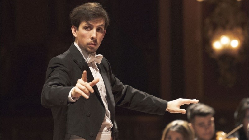 El director de la Orquesta Sinfónica Provincial de Rosario, Javier Mas.